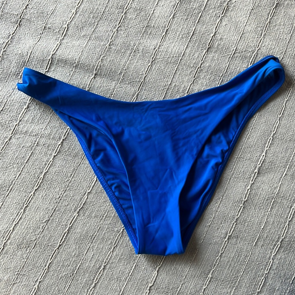 LIKE NEW Gianni Bini Cheeky Bikini Bottoms